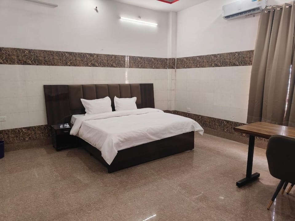 The Hotel City Junction Hotel in Uttar Pradesh