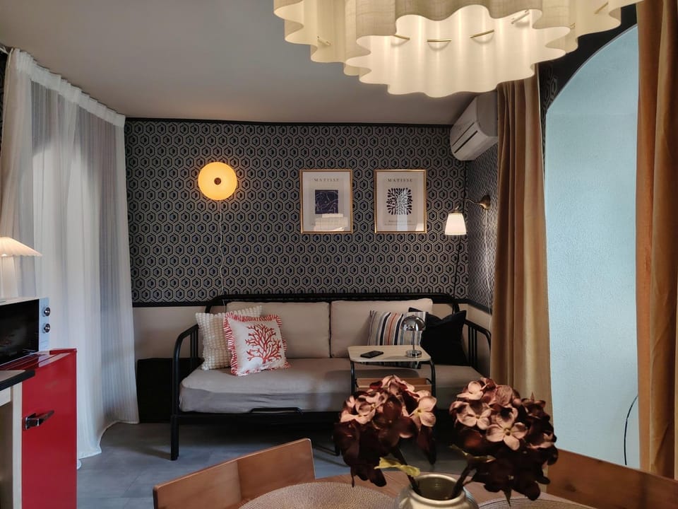 Bed, Living room