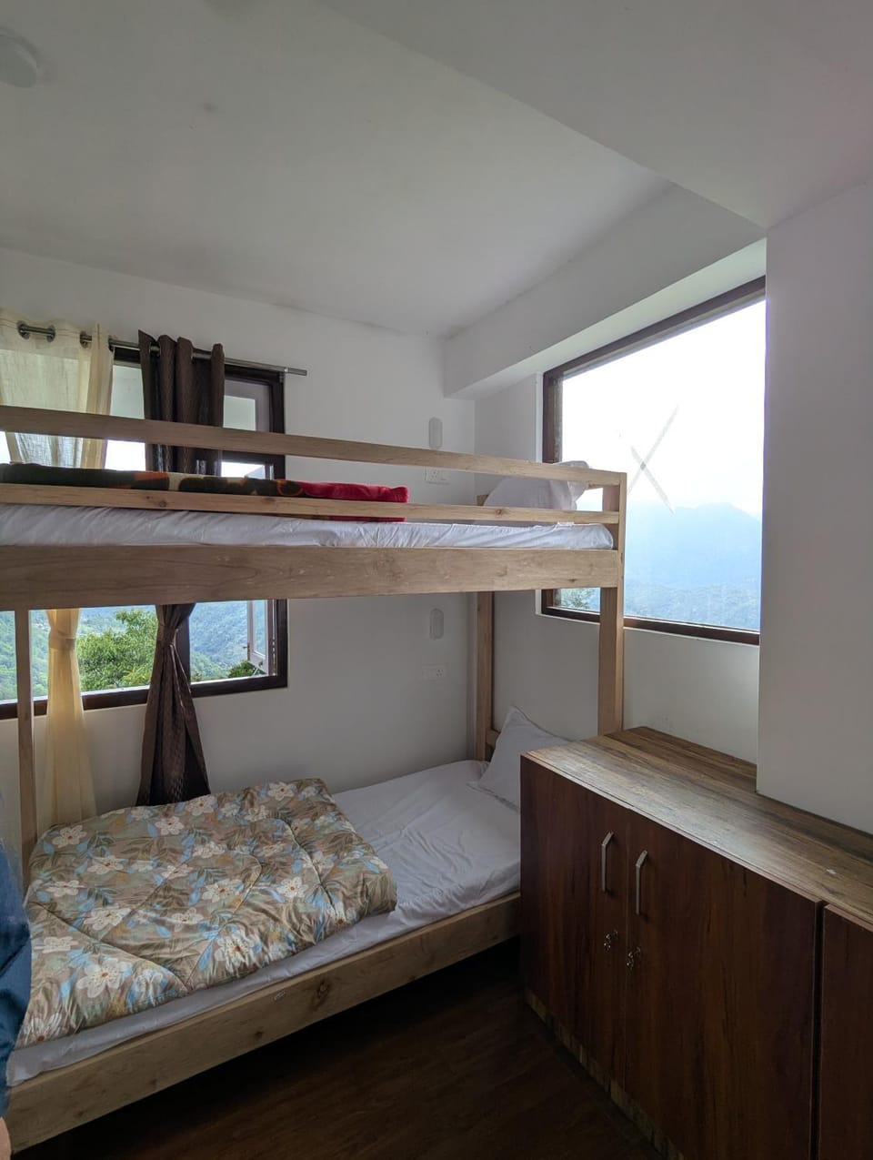 Bed, Photo of the whole room, bunk bed