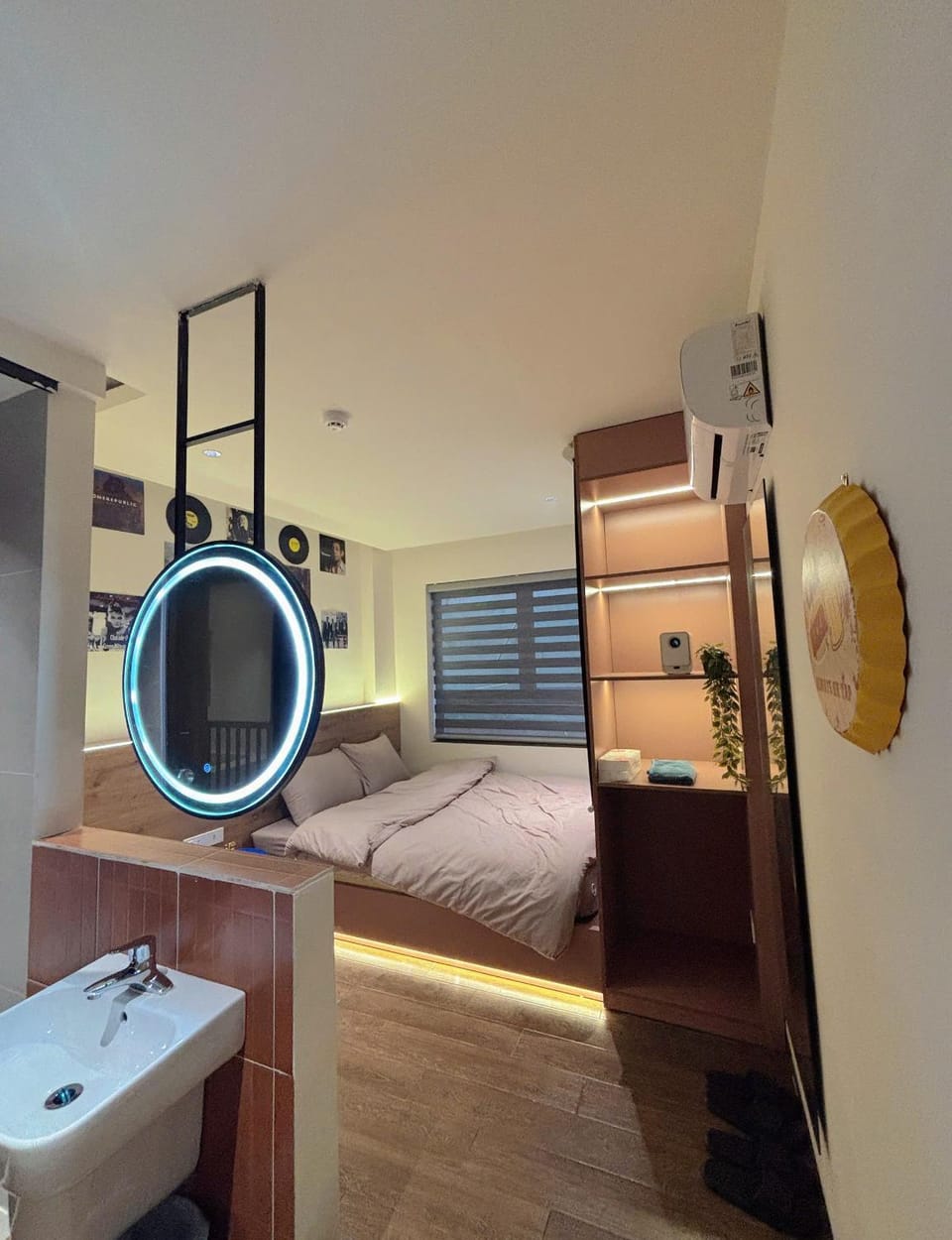 Bed, Bathroom, Photo of the whole room, Bedroom
