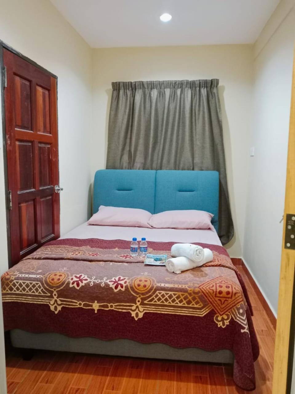 Bed, Photo of the whole room