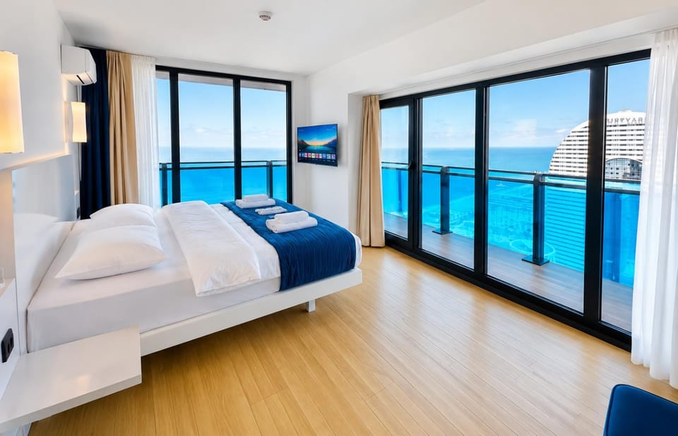 Bed, Natural landscape, TV and multimedia, Photo of the whole room, Bedroom, Pool view, Sea view, Swimming pool