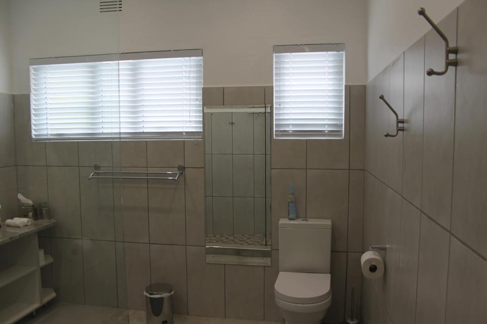 Shower, Toilet