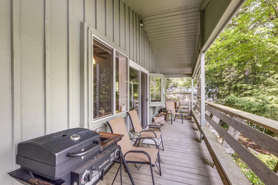 Lakefront Home w/ Decks & Views in Newbury House in Newbury