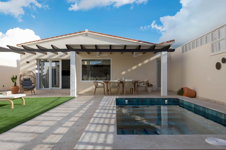 Swimming pool, Swimming pool