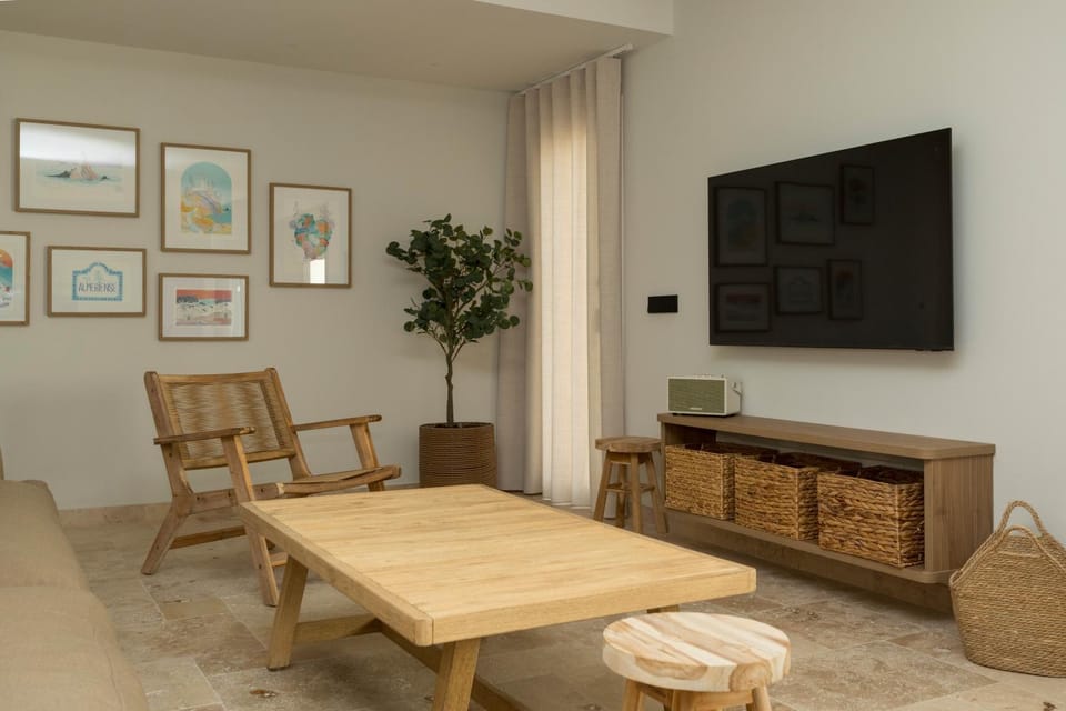 Communal lounge/ TV room