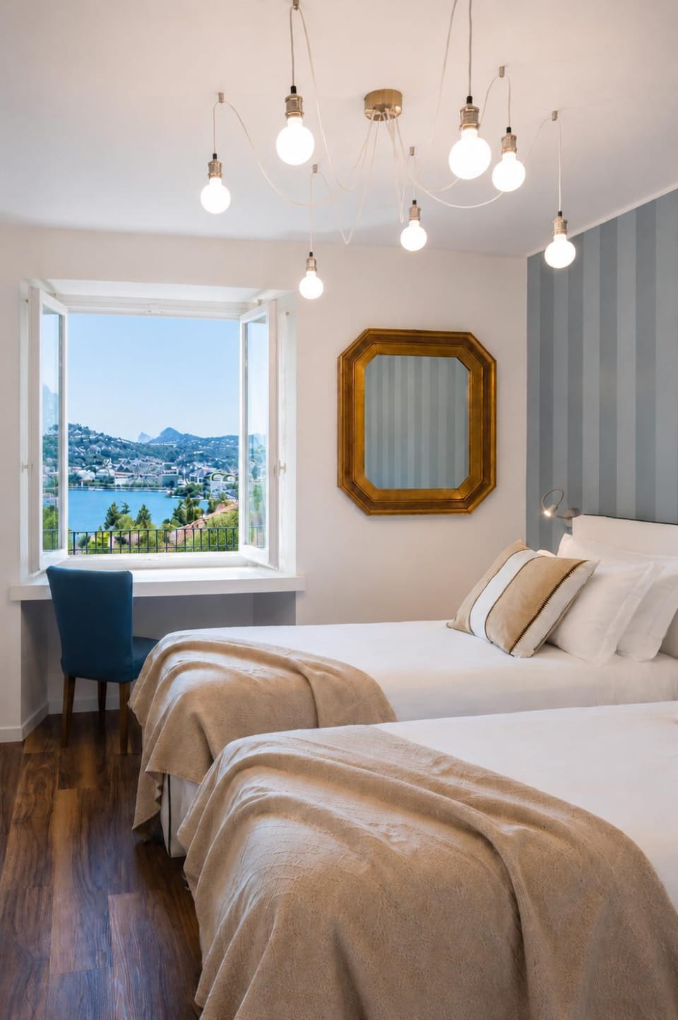 Bed, Natural landscape, Photo of the whole room, Seating area, Bedroom, Lake view, Mountain view