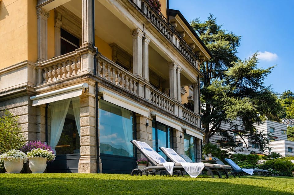 Property building, Garden view, sunbed