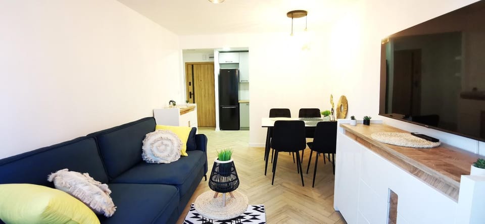 TV and multimedia, Living room, Dining area