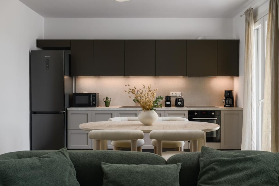 Kitchen or kitchenette, Dining area, dishwasher, oven, stove, toaster