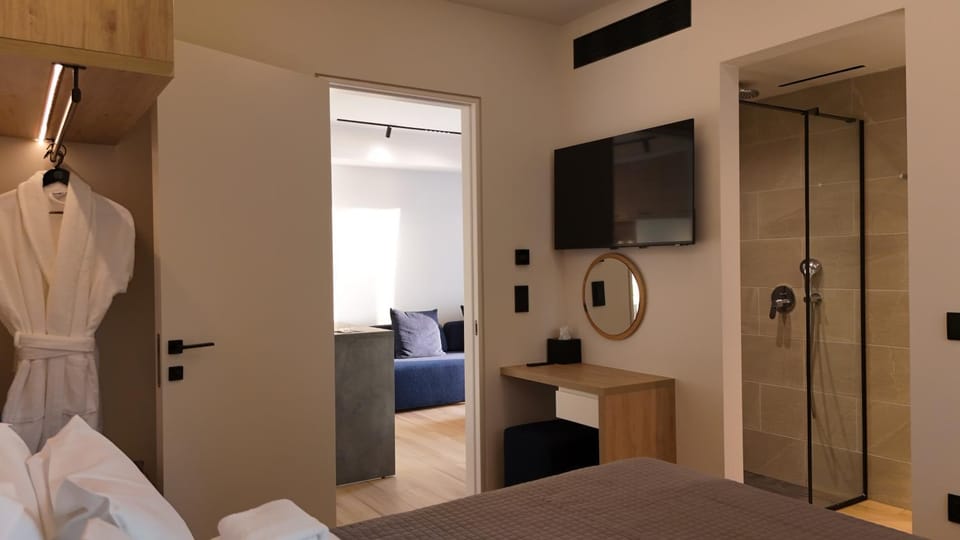 Bed, TV and multimedia, Bedroom, towels, wardrobe, air conditioner