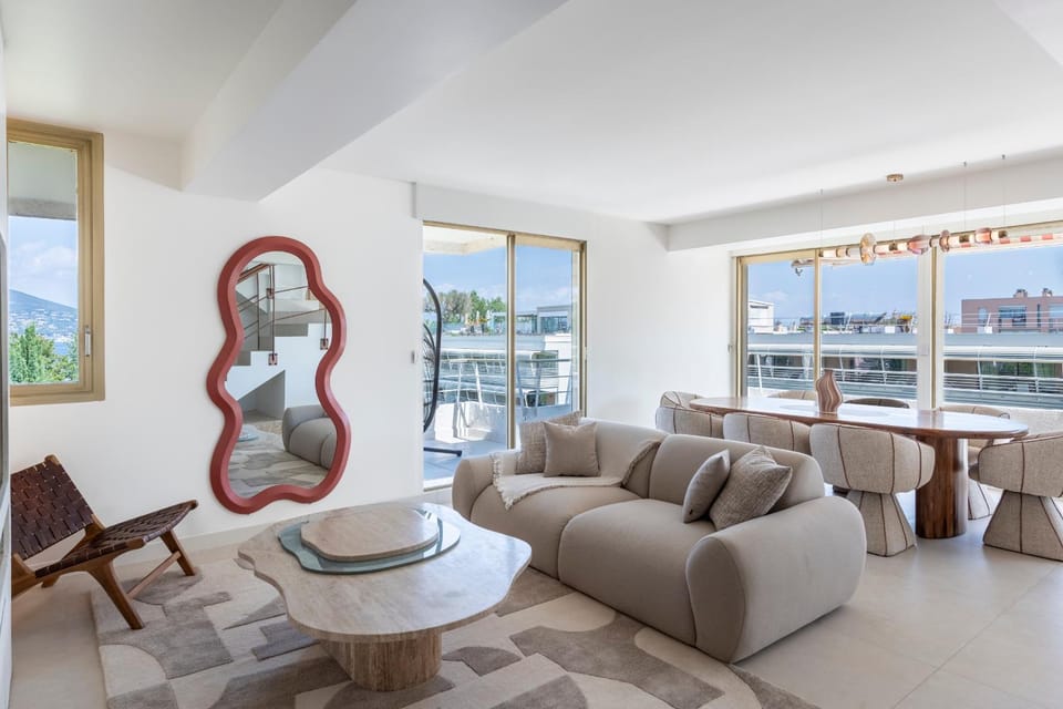 Living room, Seating area