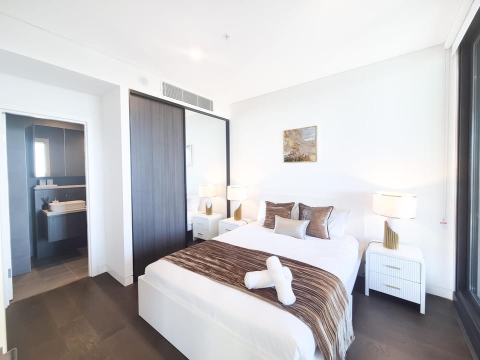 Bedroom, towels, wardrobe