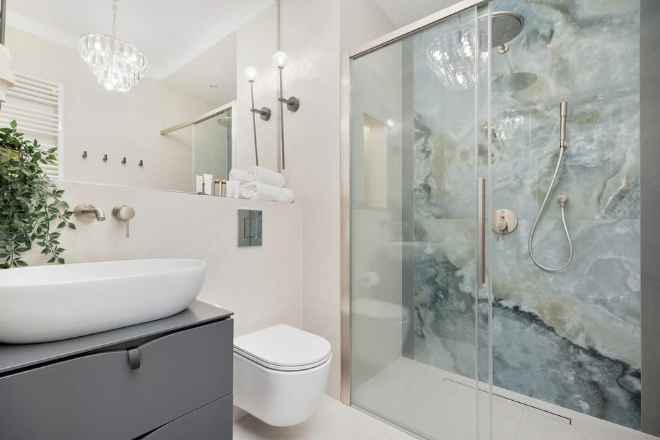 Shower, Toilet, Bathroom, towels