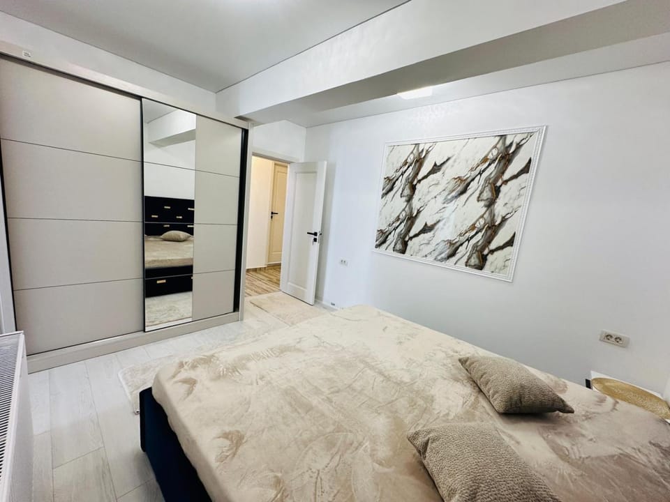 Black and white Apartaments 2 Apartment in Constanța County