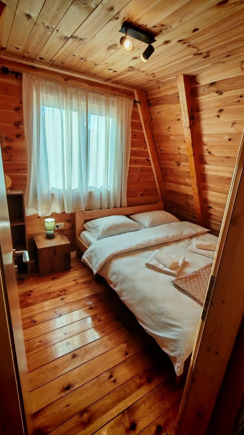 Riverside Rooms Campground/ 
RV Resort in Montenegro