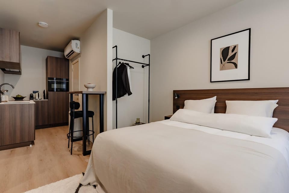 Photo of the whole room, air conditioner