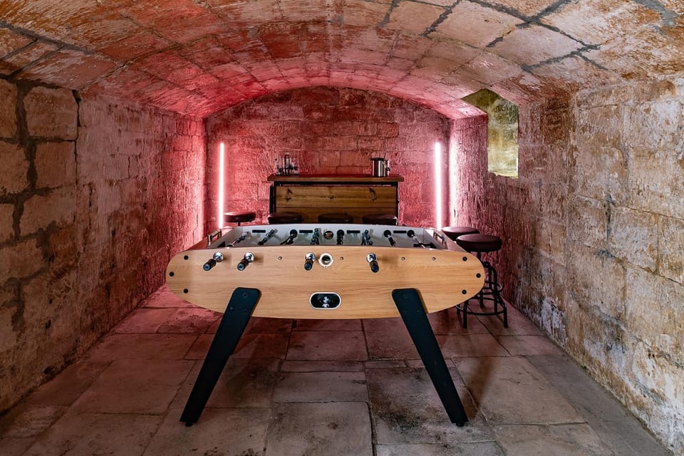 Game Room, Table tennis