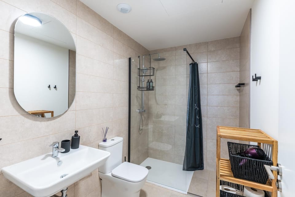 Shower, Toilet, Bathroom, towels