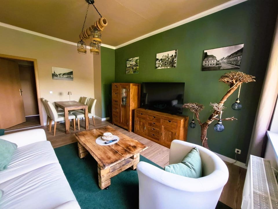 Communal lounge/ TV room, Living room, Seating area, Evening entertainment