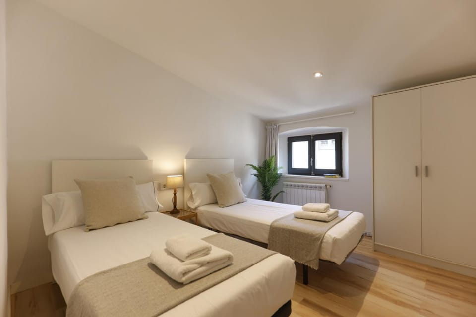 Bed, Bedroom, towels, wardrobe