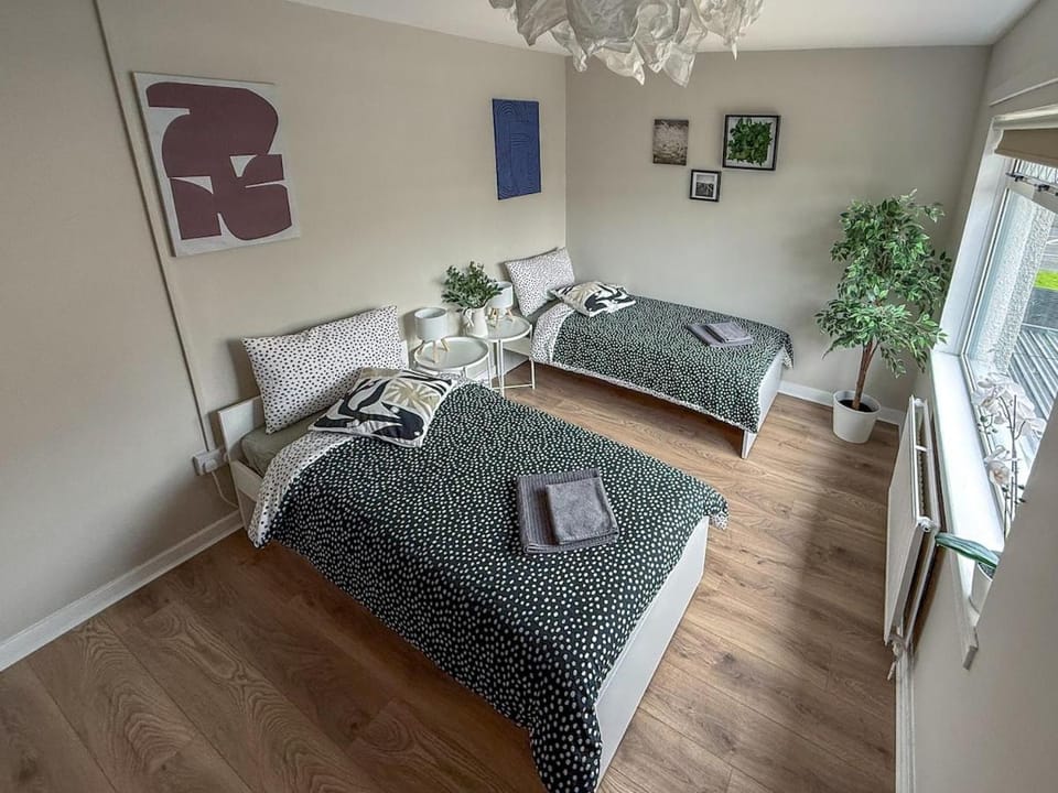Spacious 4-Bed Home in Renfrew Apartment in Rural City of Wangaratta