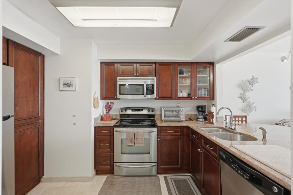 1BR Waterfront Condo Newly Renovated Apartment in Isla del Sol