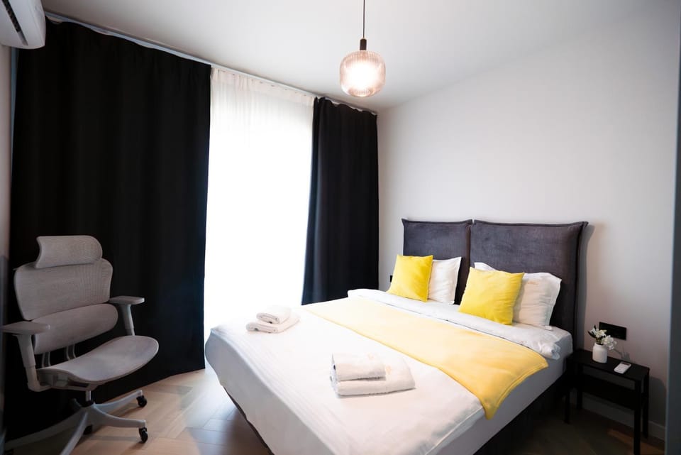 Soni Luxury Apartments 351 Plaza with Free Private Parking & Self Check-in Apartment in Bucharest