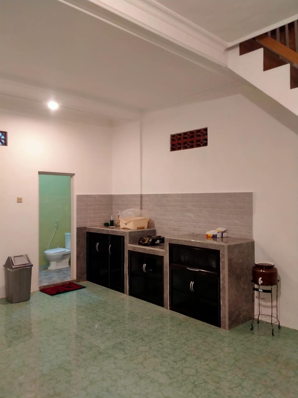 Kitchen or kitchenette, stove