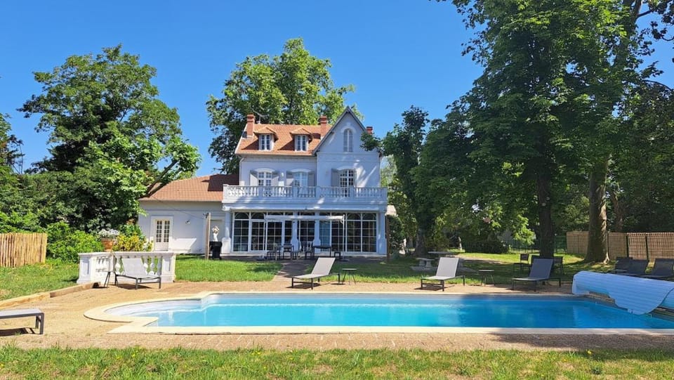 Property building, Day, Garden, Pool view, Swimming pool, sunbed