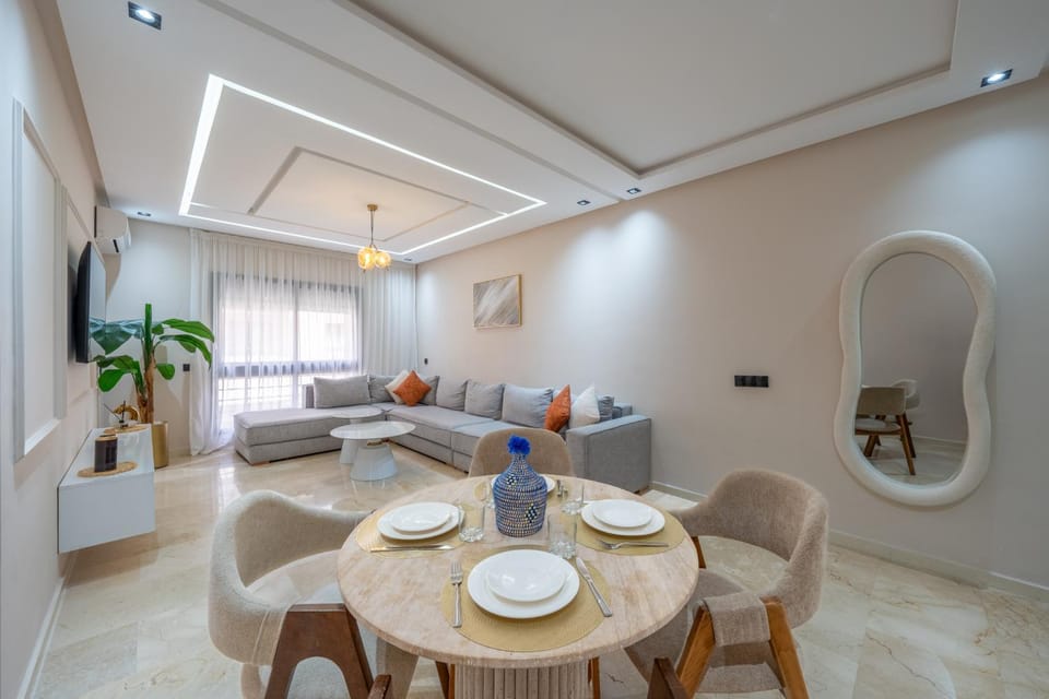 Living room, Dining area