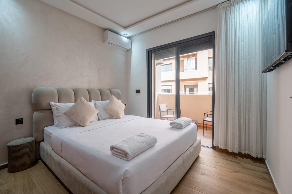 Photo of the whole room, Bedroom