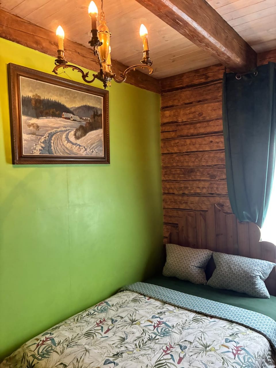 Photo of the whole room