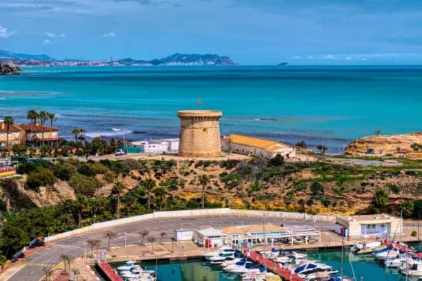 Air-conditioned 3bedroom apartment in El Campello Apartment in El Campello