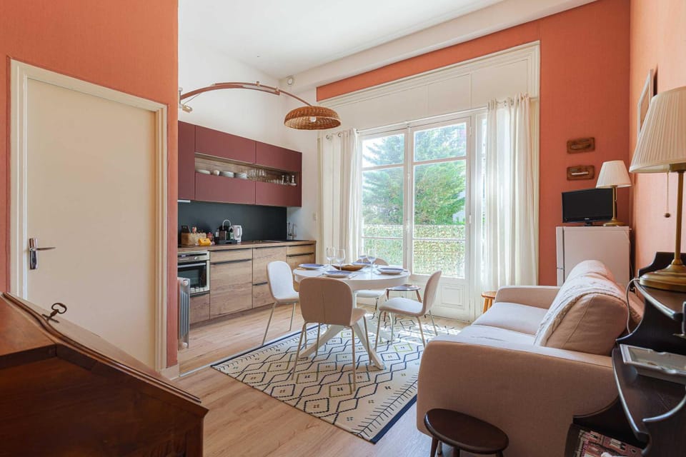Kitchen or kitchenette, Living room, Dining area