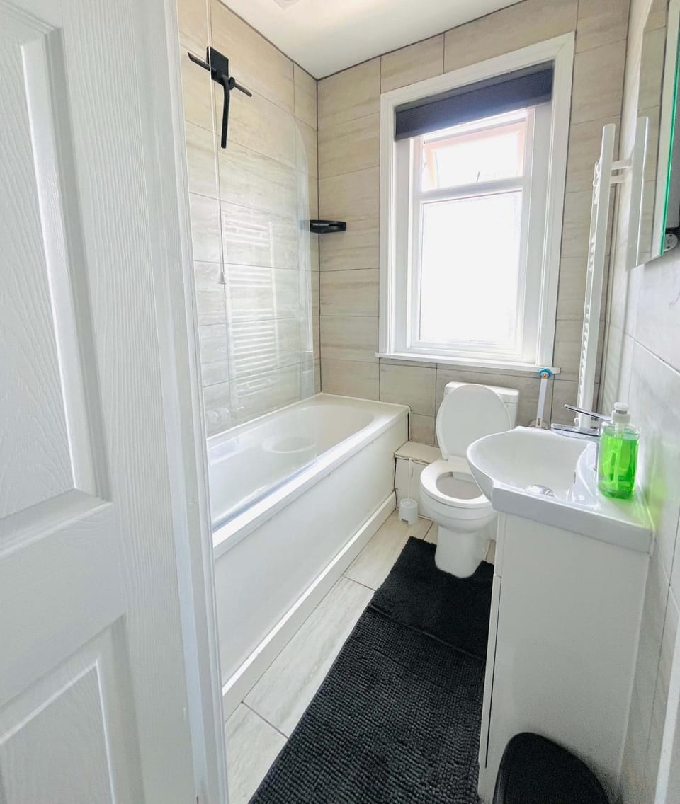 Spacious Rooms in Southsea Portsmouth with Free Parking Apartment in Portsmouth