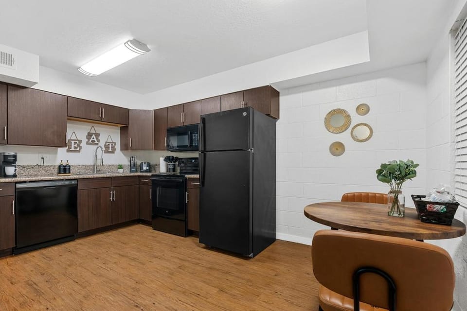 Kitchen or kitchenette, Dining area, oven, stove, toaster