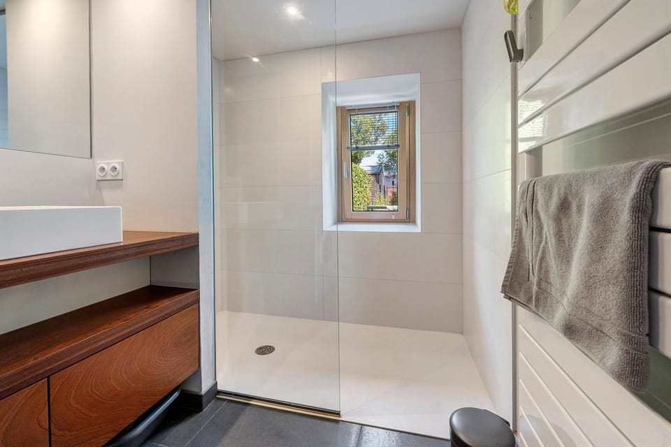 Bathroom, Living room