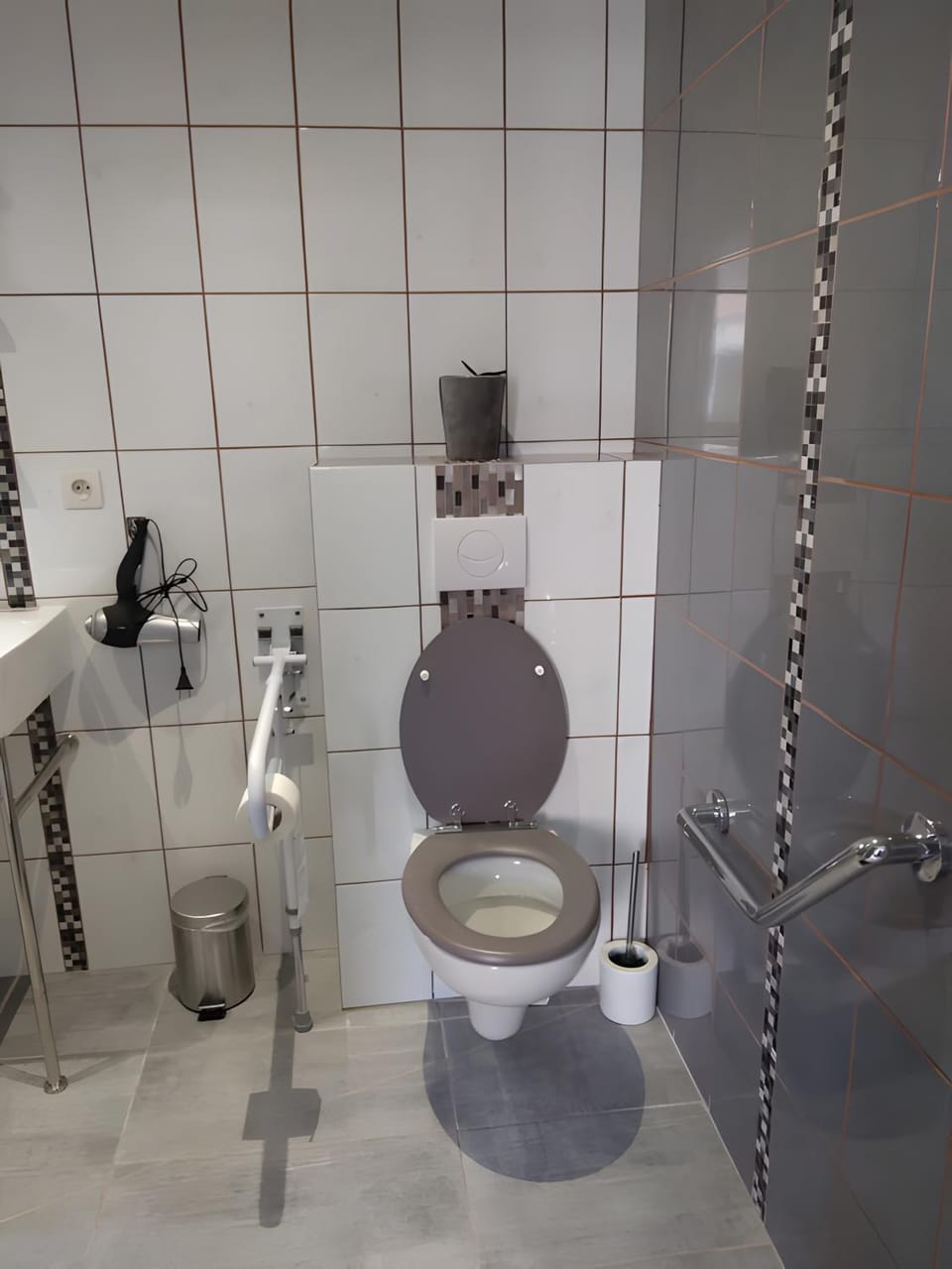 Bathroom, Living room