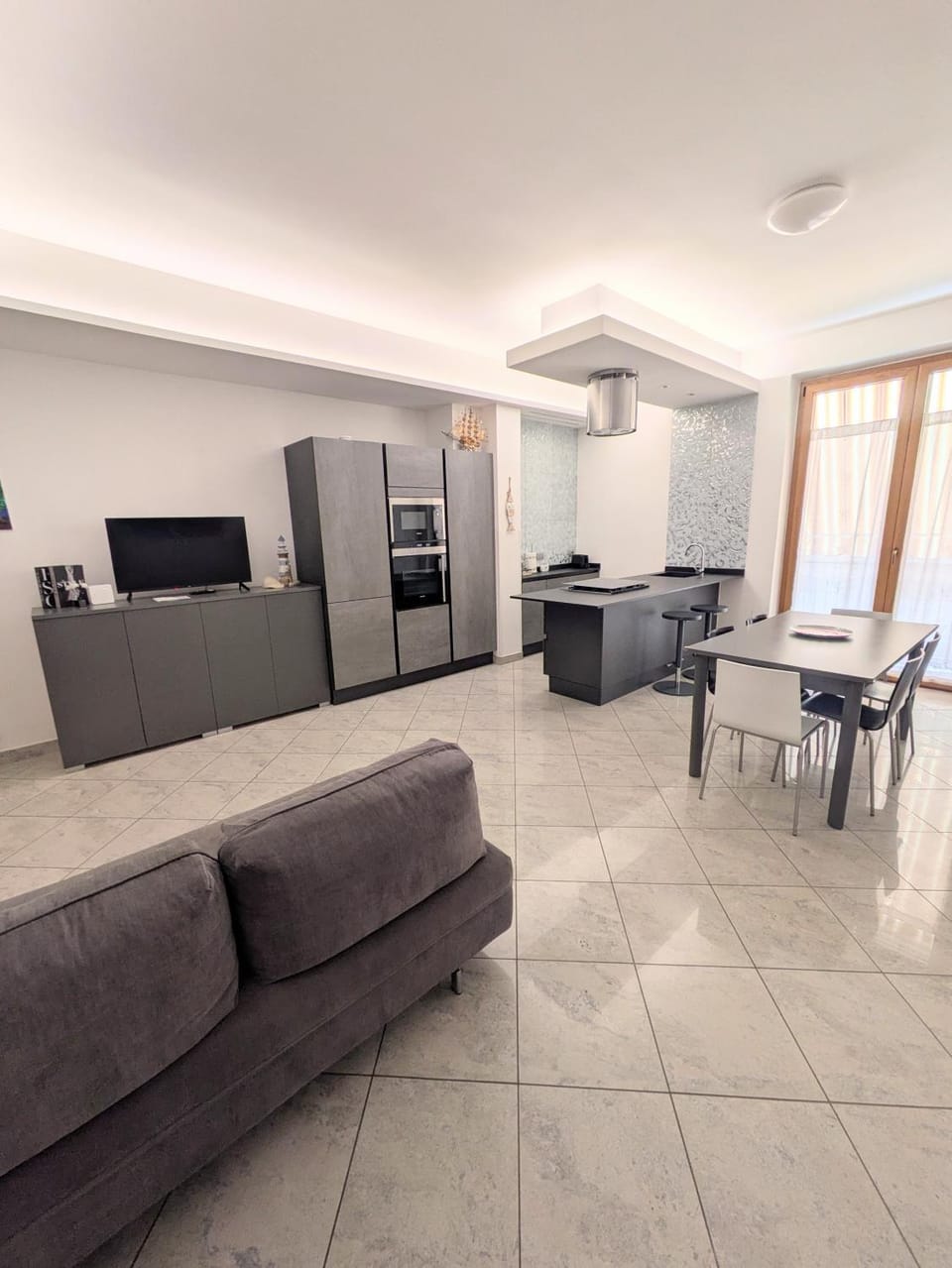 Living room, Dining area