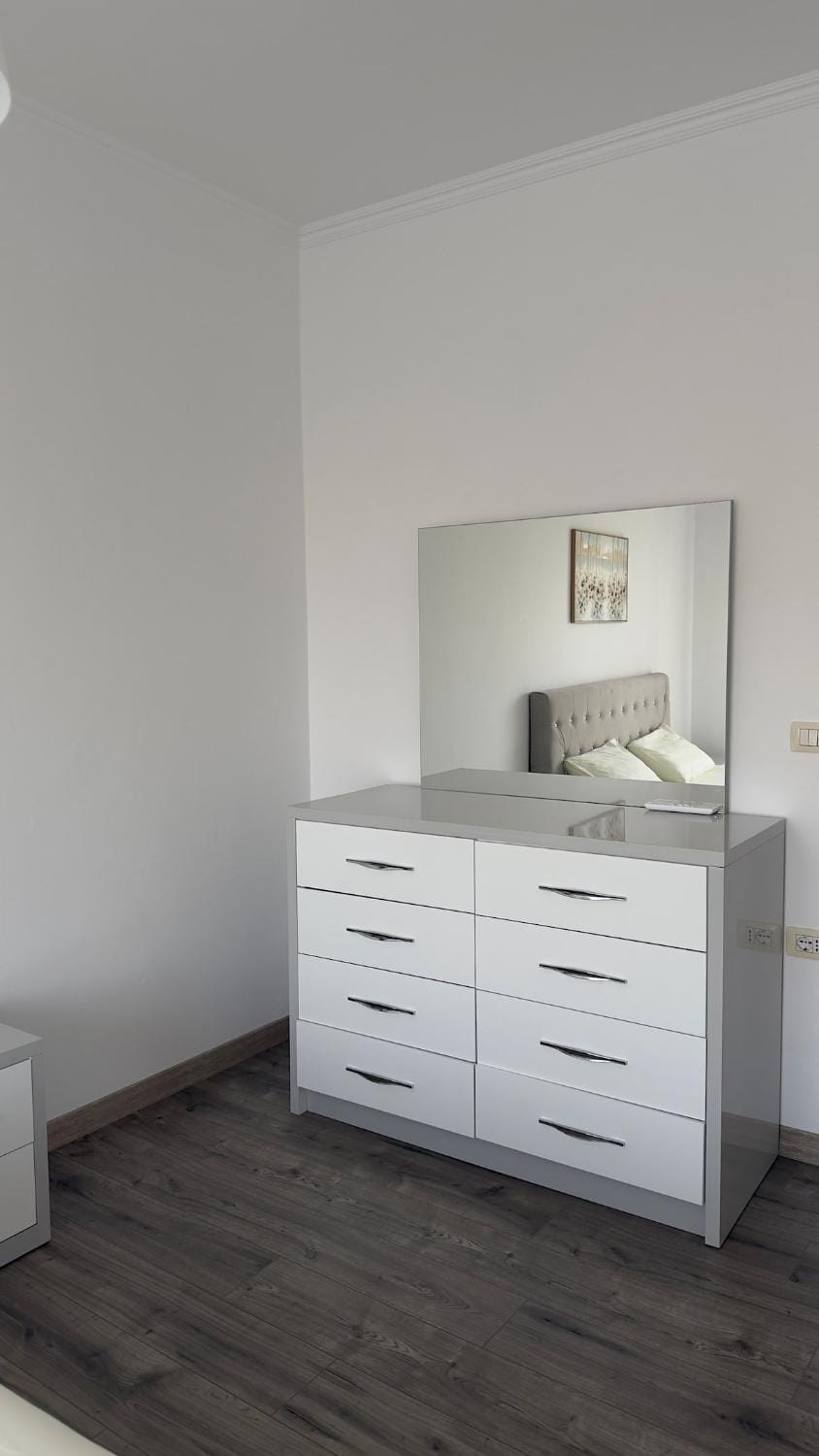 Lake View 3 bedroom Prime Tirana Location Apartment in Tirana