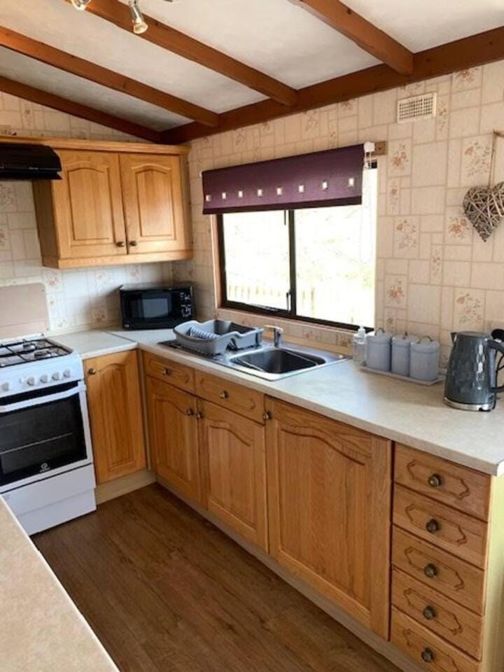 7 Lakeside – Lakeside Hideaway Butlin's Sleeps 6 Campground/ 
RV Resort in Minehead