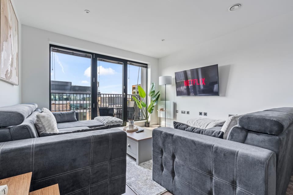 Communal lounge/ TV room, TV and multimedia, Living room, Seating area