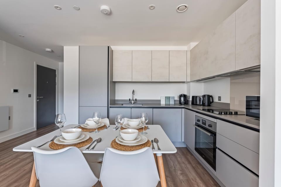 Coffee/tea facilities, Kitchen or kitchenette, Dining area, dishwasher, oven, stove, toaster