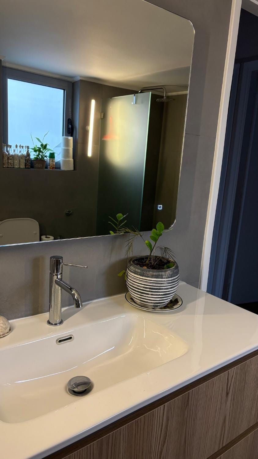 Bright 3 bedroom Apartment with Balcony, Glyfada Apartment in South Athens