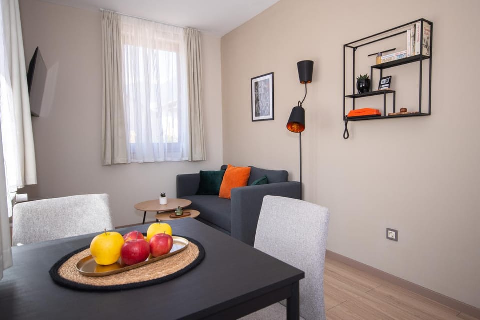 Living room, Food and drinks