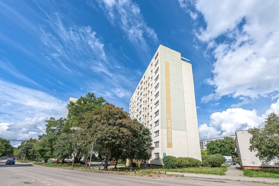 Property building, Day, Location
