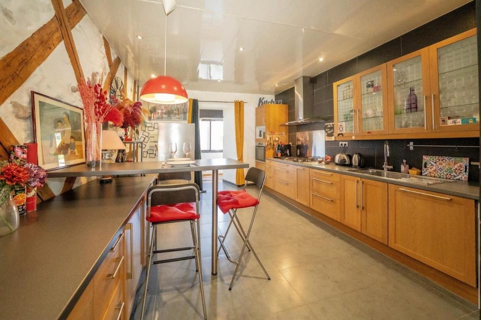Dining area, dishwasher, oven, stove, kitchen