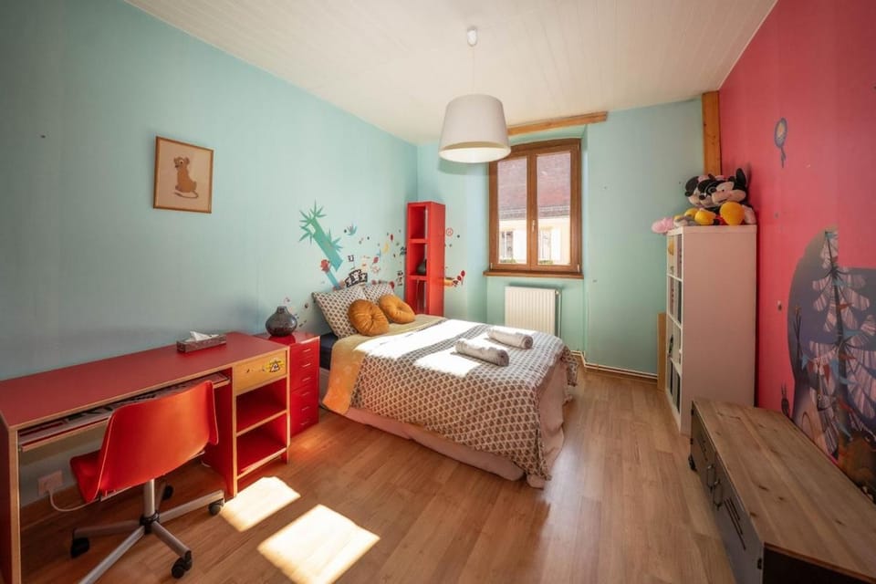 Bed, Photo of the whole room, Bedroom