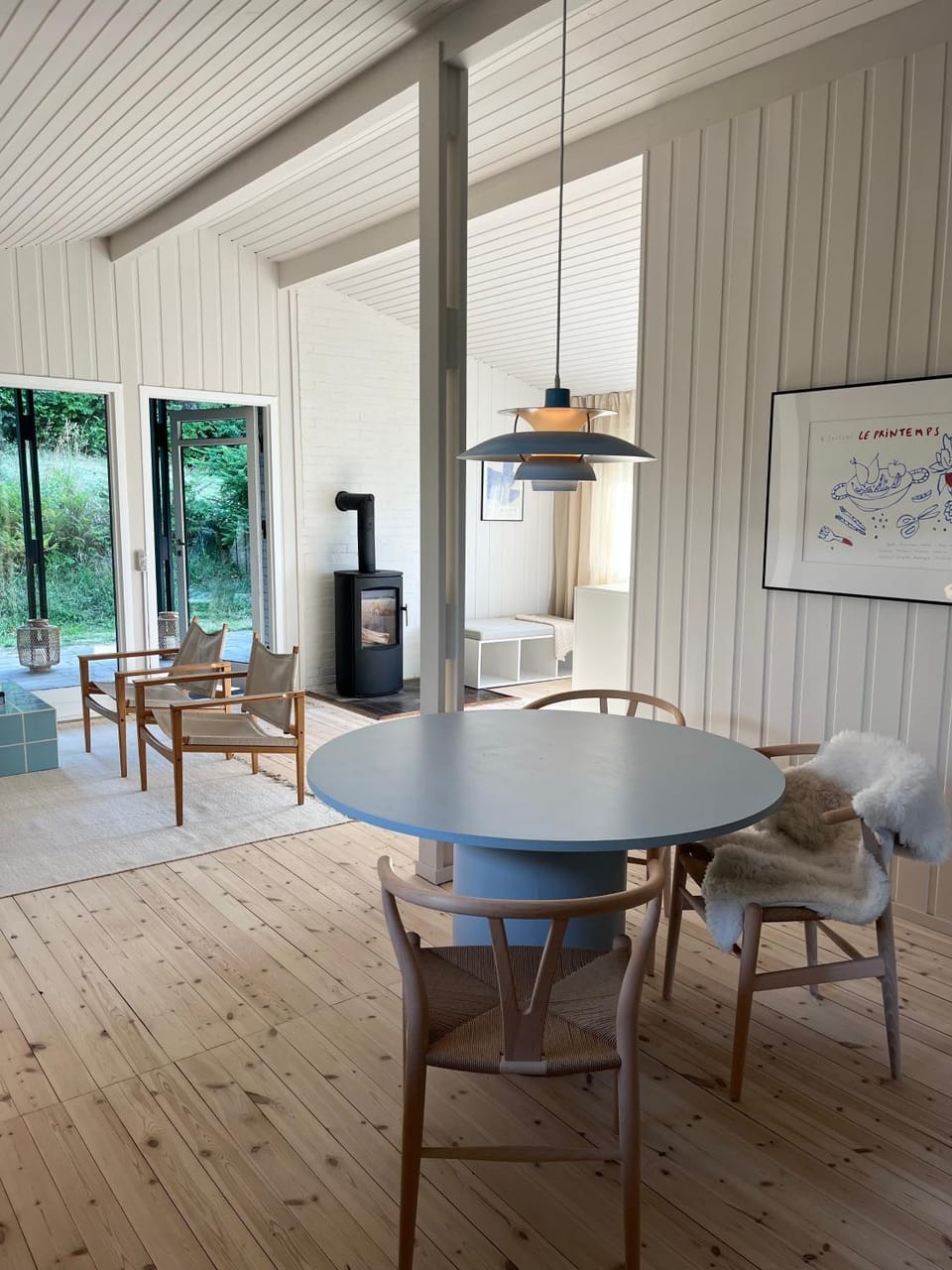 Dining area, fireplace